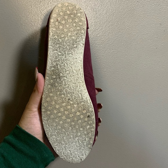 Toms Shoes Burgandy - Picture 6 of 9